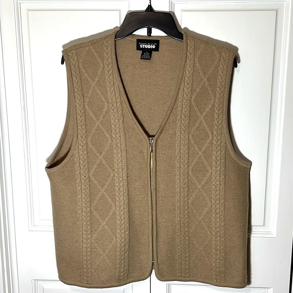 Designers Originals Studio cable wool vest in camel, zip front, Women's XL